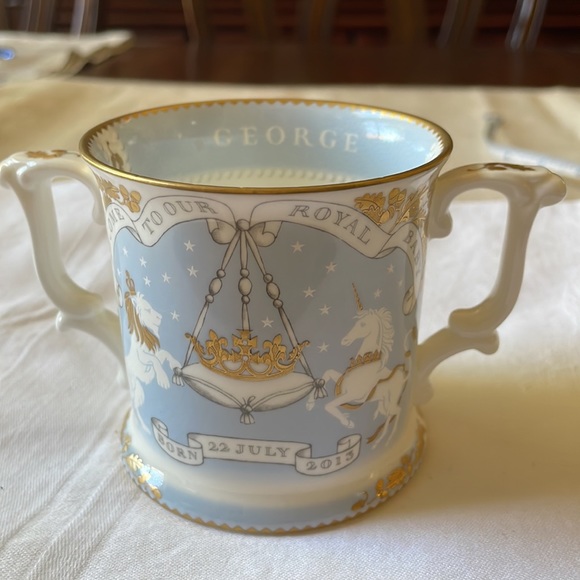 Royal Collection Trust Welcome To Our Royal Baby 2013 Prince George mug cup - Picture 9 of 9